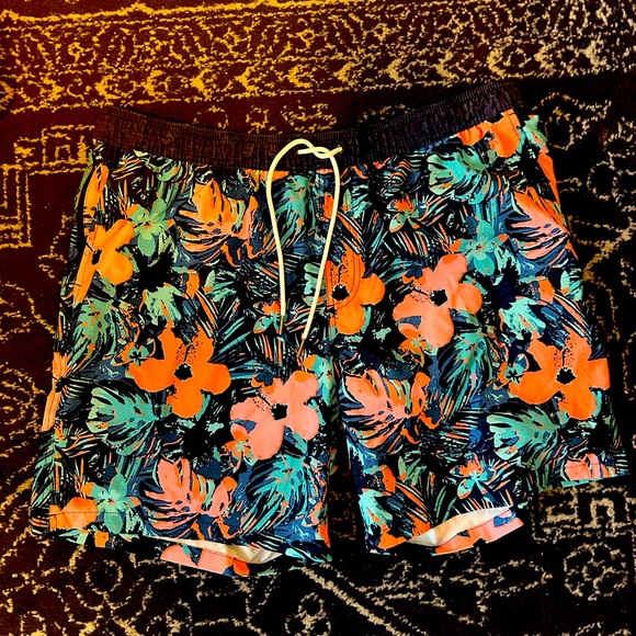 Goodfellows XL swim trunks with nylon liner, flowers - Picture 1 of 2